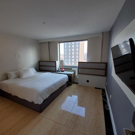 Mayfair Inn And Suites New York Eksteriør bilde